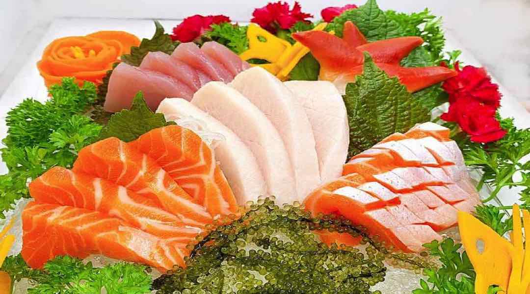 Sushi cá hồi tươi ngon