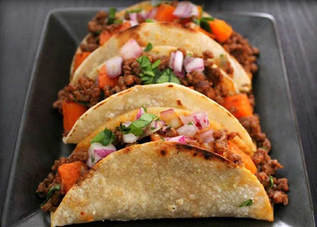 Bánh tacos của Mexico với cách làm đơn giản tại nhà.