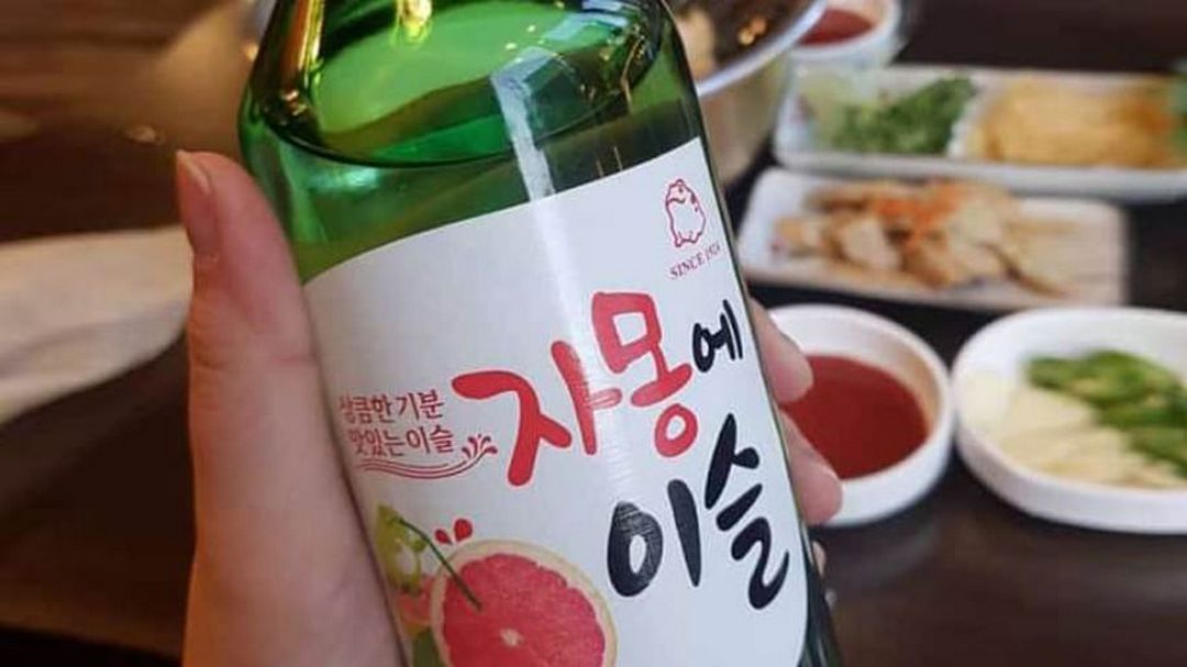Soju có thể uống kèm với các món ăn phổ biến tại Hàn Quốc